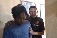 Yusuf saat diamankan di Mapolsek Mojoagung. FOTO ISTIMEWA. 