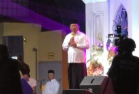 Asisten I Pemerintah Kabupaten Jombang, Purwanto saat sambutan di hadapan ratusan warga Desa Temuwulan di halaman Masjid Mahabbatul Muttaqin. FOTO MITRAMEDIA