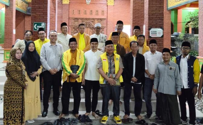 Rombongan DPD Golkar Jatim, bersama DPD Golkar Kabupaten Mojokerto disambut hangat oleh pengasuh dan pengurus Pondok Pesantren (Ponpes) Nurul Islam yang berlokasi di Pungging, Kabupaten Mojokerto. FOTO DOK DPD JATIM