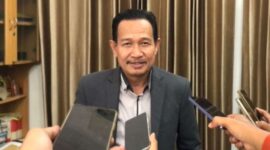 Pengamat sekaligus praktisi hukum, Syarahuddin, SH., saat diwawancarai wartawan. FOTO MITRAMEDIA