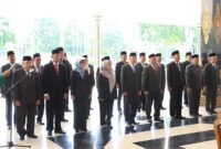 Bupati Jombang Warsubi saat melantik 21 pejabat di Pendopo Kantor Pemkab Jombang. FOTO DOK KOMINFO