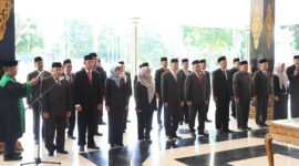 Bupati Jombang Warsubi saat melantik 21 pejabat di Pendopo Kantor Pemkab Jombang. FOTO DOK KOMINFO