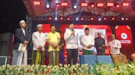 Sejumlah pejabat saat hadir di tengah warga dalam kegiatan peringatan Maulid Nabi yang digelar oleh AMI. FOTO ANANG