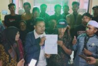 Ketua Umum AMI Baihaki saat mendampingi laporan. FOTO MITRAMEDIA