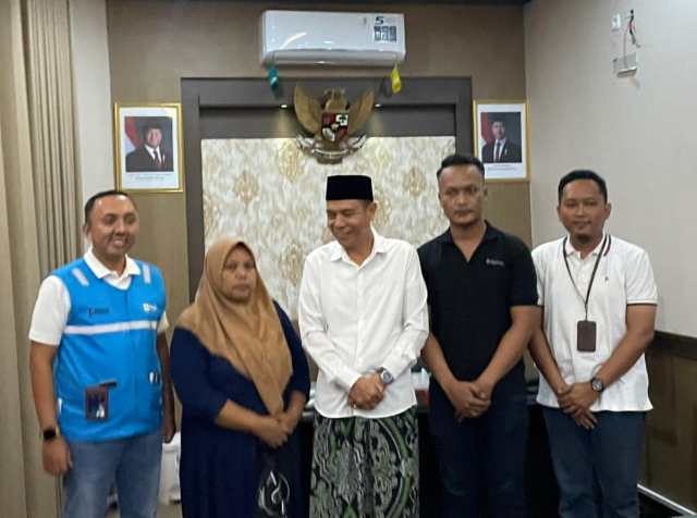 Nur Hayati usai dimediasi oleh DPRD Jombang dengan pihak PLN. FOTO ISTIMEWA