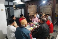 IKA PMII dalam agenda rutin Ngaji Anggaran dengan tema Telaah Kritis APBD Jombang 2026 di Padepokan Al-Adhim, Jombang, Jumat (21/11/2025) malam. FOTO MITRAMEDIA