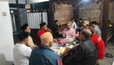 IKA PMII dalam agenda rutin Ngaji Anggaran dengan tema Telaah Kritis APBD Jombang 2026 di Padepokan Al-Adhim, Jombang, Jumat (21/11/2025) malam. FOTO MITRAMEDIA