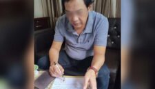 EB saat menandatangani surat perjanjian namun diingkarinya. (Ist)