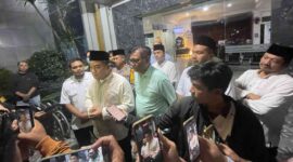 Kapolres Jombang, AKBP Ardi Kurniawan didamlingi Kepala Dinkes dr. Hexawan saat diwawancarai. (Ist/MITRAMEDIA) 