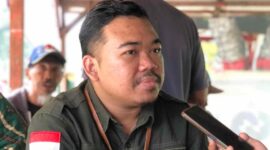 Sekretaris Jendral Komisi Nasional Perlindungan Anak Jawa Timur, Jaka Prima, SH., MH., M. Pd. , saat diwawancarai wartawan. (MITRAMEDIA) 
