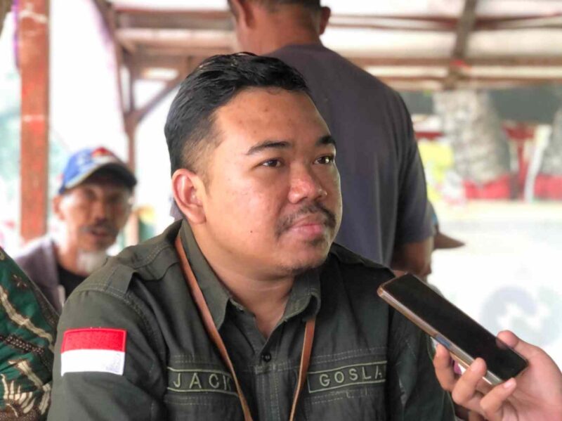 Sekretaris Jendral Komisi Nasional Perlindungan Anak Jawa Timur, Jaka Prima, SH., MH., M. Pd. , saat diwawancarai wartawan. (MITRAMEDIA) 