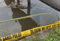 Garis polisi dipasang di TKP penemuan bayi. (Istimewa) 