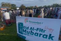 Jemaah Muhammadiyah saat menggelar salat ied di Lapangan Desa Pulolor. (Istimewa) 