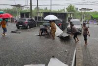 ACP RSUD Ploso ambrol diterjang angin puting beliung. (Panjul/Istimewa) 