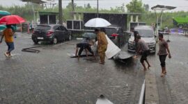 ACP RSUD Ploso ambrol diterjang angin puting beliung. (Panjul/Istimewa) 