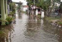 Luapan Sungai Afvoer Watudakon yang menerjang pemikuman warga. (ISTIMEWA) 
