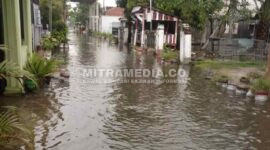 Luapan Sungai Afvoer Watudakon yang menerjang pemikuman warga. (ISTIMEWA) 