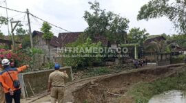 Kondisi jalan ambrol. (Istimewa) 