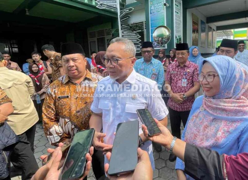 Menteri Koordinator Bidang Pangan, Zulkifli Hasan saat kunjungan kerja di Jombang. (Istimewa) 