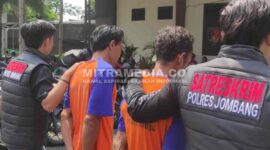 Dua pelaku saat digelendang polisi. (MITRAMEDIA) 