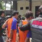 Dua pelaku saat digelendang polisi. (MITRAMEDIA) 