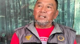 Pendiri Forum Komunikasi Advokat Jombang (FKAJ), Kasful Hidayat saat membeber sejarah lahirnya FKAJ. (MITRAMEDIA.CO) 