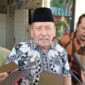 Ketua Dewan Pendidikan Kabupaten Jombang Cholil Hasyim (tengah) saat diwawancarai. (ISTIMEWA) 