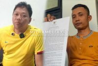 Dua guru di Jombang yang dipecat, Ndharu Suwandono (kiri) dan Yogi Susilo Wicaksono (kanan). 