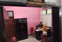 Sejumlah wali murid saat mengadukan dugaan penahanan ijazah ke Dewan Pendidikan. (ISTIMEWA) 