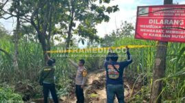 Garis polisi dipasang di Hutan Jombang yang diduga telah di acak-acak oleh ekskavator para pengusaha tebu. (MITRAMEDIA/INDEPTHNEWS) 