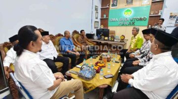 Fraksi PDI Perjuangan bersama Dewan Pendidikan saat mendatangi YPBU Gadingmangu. (ISTIMEWA)