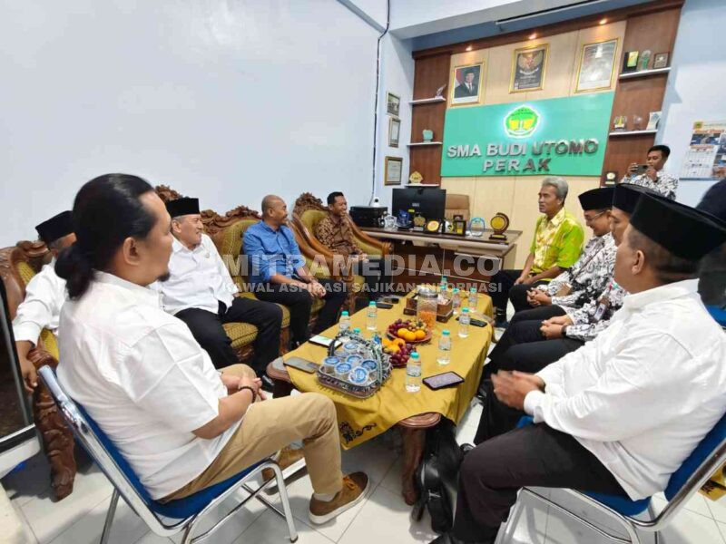 Fraksi PDI Perjuangan bersama Dewan Pendidikan saat mendatangi YPBU Gadingmangu. (ISTIMEWA) 