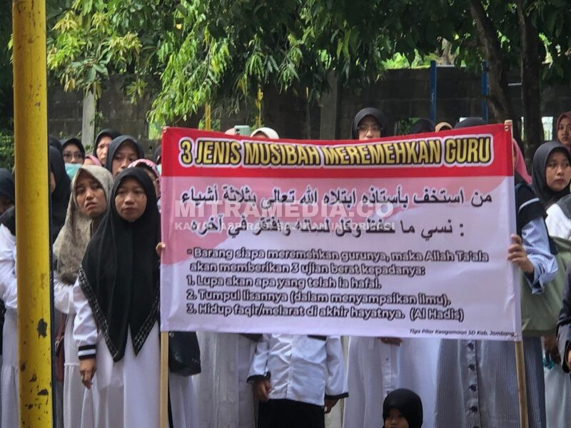 Sejumlah guru agama di Jombang saat melakukan aksi solidaritas pada 18 Mei 2024 lalu. (MITRAMEDIA) 