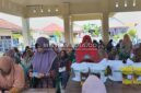 BULOG Mojokerto saat melakukan penyaluran bantuan pangan. (MITRAMEDIA) 