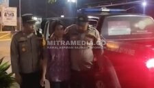 Seorang pria depresi saat diamankan polisi. (Istimewa) 