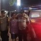 Seorang pria depresi saat diamankan polisi. (Istimewa) 