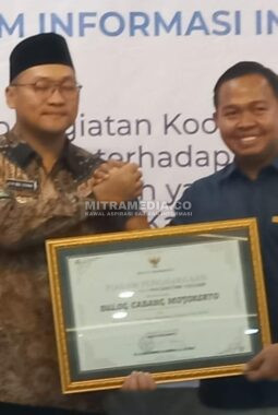 Komitmen Dukung Program SIINas, Bulog Cabang Mojokerto Menerima Penghargaan Dari Pemkab