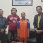 Pengacara pihak lembaga pendidikan dari Firma Hukum SSA AL-WAHID, Syarahuddin, SH., atau Bang Reza (kanan) saat RJ di Mapolres Jombang. (MITRAMEDIA) 