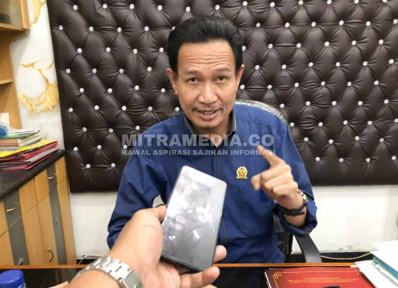 Pengamat kebijakan publik sekaligus Ketua Forum Komunikasi Advokat Jombang (FKAJ), Syarahuddin, SH., saat memberikan tanggapan soal KPRI Sejahtera. (MITRAMEDIA) 