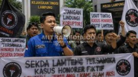 Ilustrasi aksi protes warga soal koruptor tidak ditahan meski berstatus tersangka. (MITRAMEDIA/RIZA) 
