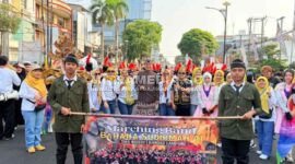 Ribuan pelajar SMA dan SMK dari 15 kabupaten/kota se-Provinsi Lampung tampil memukau mengenakan beragam atribut adat Pepadun, Sai Batin, hingga seni kreasi modern. (HUSNI MUBAROK/MITRAMEDIA.CO) 