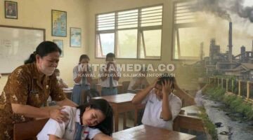 Ilustrasi siswa belajar dikepung limbah di Jombang. (ANANG/MITRAMEDIA) 