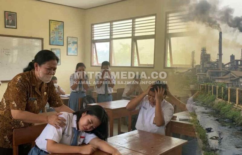 Ilustrasi siswa belajar dikepung limbah di Jombang. (ANANG/MITRAMEDIA) 
