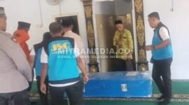 Korban saat hendak disalati dan dimakamkan di rumah duka Desa Bulurejo, Kecamatan Diwek, Kabupaten Jombang. (ANANG/MITRAMEDIA) 