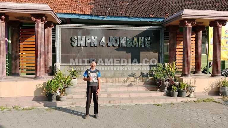 Sekolah yang terpapar limbah pabrik, tidak ada tempat nyaman untuk belajar. (IST/MITRAMEDIA) 