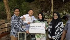 Poklahsar Sekar Arum di Desa/Kecamatan Wonosalam, Kabupaten Jombang, menerima bantuan program Tanggung Jawab Sosial dan Lingkungan (TJSL) dari BRI Kantor Cabang Jombang berupa mesin pencetak bakso dan gerobak jualan untuk mempercepat proses produksi. (ISTIMEWA)