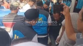 Jenazah saat tiba di rumah duka. (ANANG/MITRAMEDIA) 