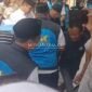 Jenazah saat tiba di rumah duka. (ANANG/MITRAMEDIA) 