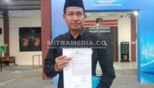Pengacara pelapor, Syarahuddin, SH., dari Kantor Hukum SSA Al-Wahid saat diwawancarai di Mapolres Jombang. (MITRAMEDIA)