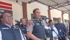 Kepala Kepolisian Negara Republik Indonesia (Kapolri) Jenderal Polisi Suyudi Ario Seto saat meresmikan Desk Ketenagakerjaan tingkat kewilayahan yang dipusatkan di Markas Polres Jombang, Jawa Timur. (ANANG/MITRAMEDIA)